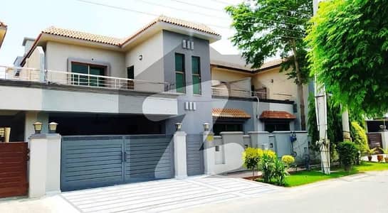 10 Marla 4 bedroom house available for rent