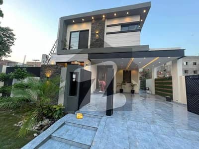 We are offering you Stunning location House. Available and the Glorious Place Near DHA PASHE 5 LAHORE