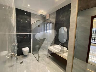 واپڈا ٹاؤن لاہور میں 7 کمروں کا 1 کنال مکان 12.0 کروڑ میں برائے فروخت۔