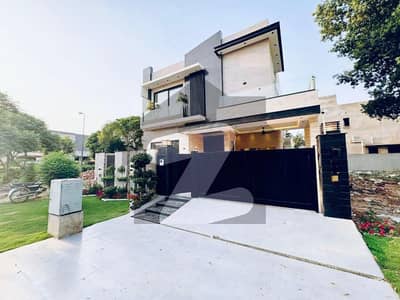 ڈی ایچ اے فیز 7 ڈیفنس (ڈی ایچ اے),لاہور میں 4 کمروں کا 10 مرلہ مکان 5.5 کروڑ میں برائے فروخت۔