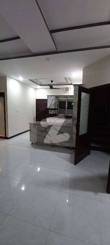 بحریہ انکلیو - سیکٹر سی 1 بحریہ انکلیو,بحریہ ٹاؤن,اسلام آباد میں 5 کمروں کا 10 مرلہ مکان 1.7 لاکھ میں کرایہ پر دستیاب ہے۔