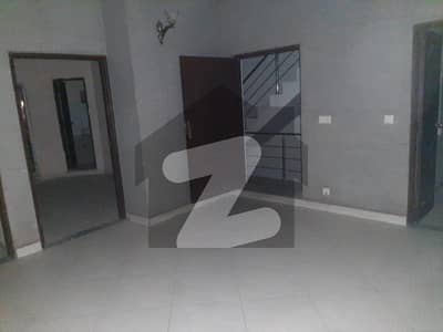 ڈی ایچ اے فیز 8 سابقہ ایئر ایوینیو ڈی ایچ اے فیز 8,ڈی ایچ اے ڈیفینس,لاہور میں 2 کمروں کا 4 مرلہ فلیٹ 45.0 ہزار میں کرایہ پر دستیاب ہے۔