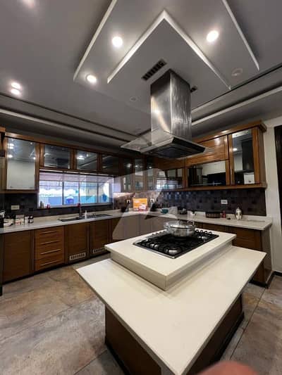 ڈی ایچ اے فیز 6 ڈیفنس (ڈی ایچ اے),لاہور میں 5 کمروں کا 1 کنال مکان 3.25 لاکھ میں کرایہ پر دستیاب ہے۔