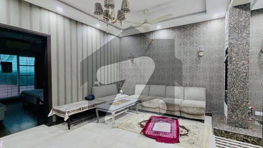 ڈی ایچ اے فیز 6 ڈیفنس (ڈی ایچ اے),لاہور میں 3 کمروں کا 7 مرلہ مکان 1.65 لاکھ میں کرایہ پر دستیاب ہے۔