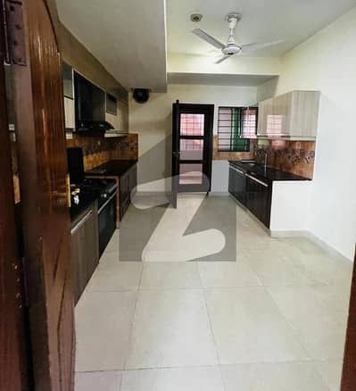 عسکری 11 عسکری,لاہور میں 3 کمروں کا 10 مرلہ فلیٹ 2.9 کروڑ میں برائے فروخت۔