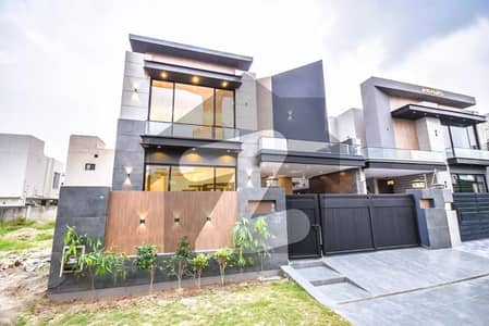 ڈی ایچ اے فیز 6 ڈیفنس (ڈی ایچ اے),لاہور میں 4 کمروں کا 10 مرلہ مکان 5.5 کروڑ میں برائے فروخت۔