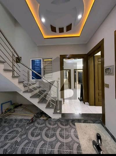 ائیرپورٹ ہاؤسنگ سوسائٹی راولپنڈی میں 4 کمروں کا 6 مرلہ مکان 65.0 ہزار میں کرایہ پر دستیاب ہے۔