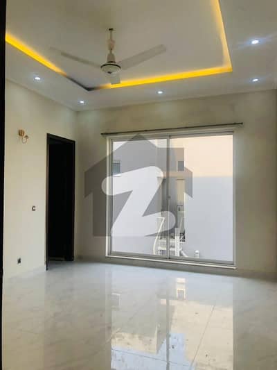 ڈی ایچ اے فیز 6 ڈیفنس (ڈی ایچ اے),لاہور میں 5 کمروں کا 1 کنال مکان 3.1 لاکھ میں کرایہ پر دستیاب ہے۔