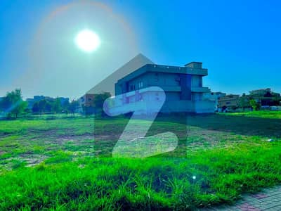 STREET 21 / SOUTH FACE / LEVEL PLOT / PRIME LOCATION