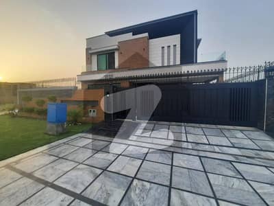 ڈی ایچ اے فیز 7 ڈیفنس (ڈی ایچ اے),لاہور میں 5 کمروں کا 1 کنال مکان 3.0 لاکھ میں کرایہ پر دستیاب ہے۔