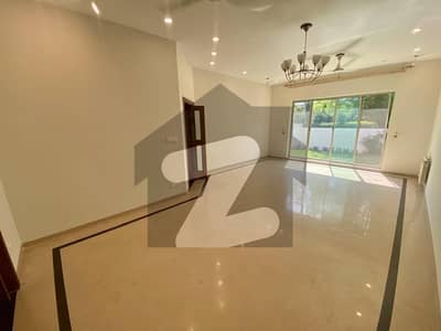 ایف ۔ 8 اسلام آباد میں 6 کمروں کا 1 کنال مکان 10.0 لاکھ میں کرایہ پر دستیاب ہے۔