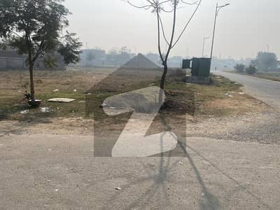 ڈی ایچ اے فیز 6 - بلاک این فیز 6,ڈیفنس (ڈی ایچ اے),لاہور میں 1 کنال رہائشی پلاٹ 4.0 کروڑ میں برائے فروخت۔