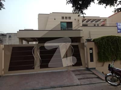 01 KANAL BEAUTIFUL HOUSE FOR RENT IN DHA PHASE 5 HOT LOCATION.
