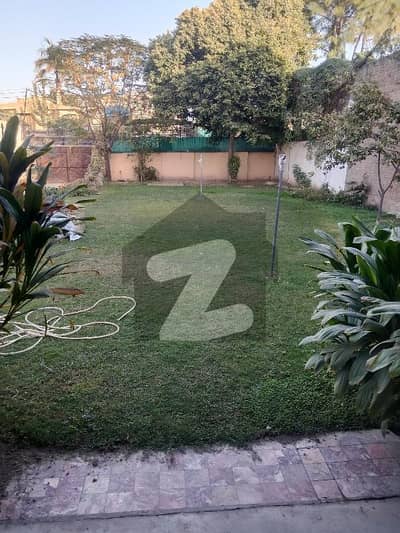 یونیورسٹی ٹاؤن پشاور میں 5 کمروں کا 1 کنال مکان 2.0 لاکھ میں کرایہ پر دستیاب ہے۔