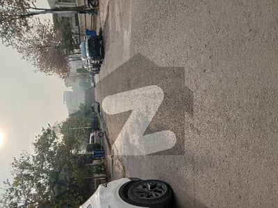 بحریہ انٹلیکچول ویلج بحریہ ٹاؤن راولپنڈی,راولپنڈی میں 1 کنال رہائشی پلاٹ 5.75 کروڑ میں برائے فروخت۔