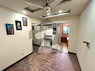 ایم پی سی ایچ ایس - بلاک بی ایم پی سی ایچ ایس ۔ ملٹی گارڈنز,بی ۔ 17,اسلام آباد میں 1 کمرے کا 2 مرلہ فلیٹ 55.0 لاکھ میں برائے فروخت۔