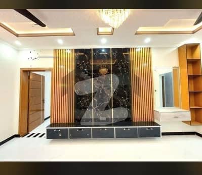 بحریہ ٹاؤن - پریسنٹ 6 بحریہ ٹاؤن کراچی,کراچی میں 5 کمروں کا 11 مرلہ مکان 45.0 ہزار میں کرایہ پر دستیاب ہے۔