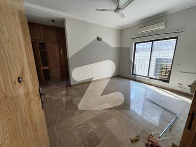 ایف ۔ 6 اسلام آباد میں 2 کمروں کا 1 کنال بالائی پورشن 2.95 لاکھ میں کرایہ پر دستیاب ہے۔