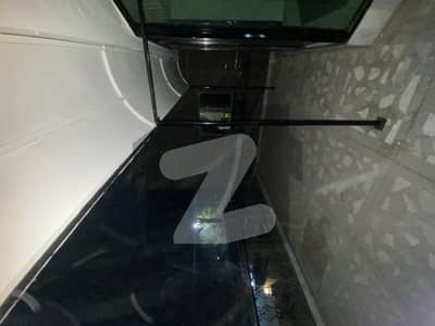 ایف ۔ 8 اسلام آباد میں 2 کمروں کا 1 کنال بالائی پورشن 1.35 لاکھ میں کرایہ پر دستیاب ہے۔