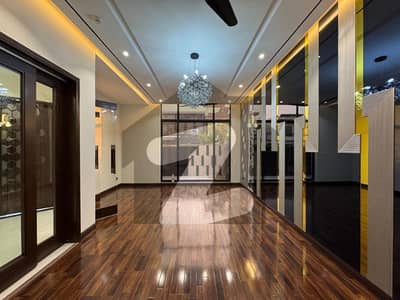 بحریہ ٹاؤن فیز 8 بحریہ ٹاؤن راولپنڈی,راولپنڈی میں 5 کمروں کا 10 مرلہ مکان 3.6 کروڑ میں برائے فروخت۔