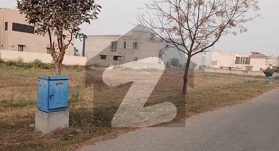 KANAL PAIR PLITS AT IDEAL LICATION SURROJNDING HOUSES