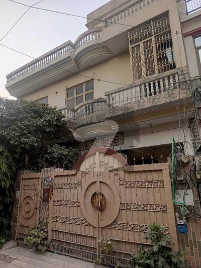 گلشنِ راوی لاہور میں 5 کمروں کا 10 مرلہ مکان 1.2 لاکھ میں کرایہ پر دستیاب ہے۔