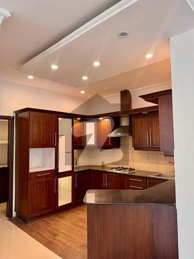 ایف ۔ 6 اسلام آباد میں 3 کمروں کا 1 کنال زیریں پورشن 4.5 لاکھ میں کرایہ پر دستیاب ہے۔