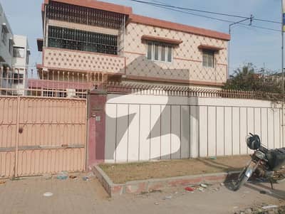 نارتھ ناظم آباد ۔ بلاک اے نارتھ ناظم آباد,کراچی میں 11 کمروں کا 1 کنال عمارت 4.0 لاکھ میں کرایہ پر دستیاب ہے۔ نارتھ ناظم آباد ۔ بلاک اے نارتھ ناظم آباد,کراچی میں 11 کمروں کا 1 کنال عمارت 4.0 لاکھ میں کرایہ پر دستیاب ہے۔