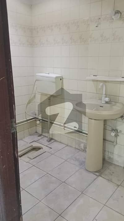 ڈی ایچ اے فیز 1 - بلاک ایچ فیز 1,ڈیفنس (ڈی ایچ اے),لاہور میں 4 مرلہ Studio دفتر 52.0 ہزار میں کرایہ پر دستیاب ہے۔