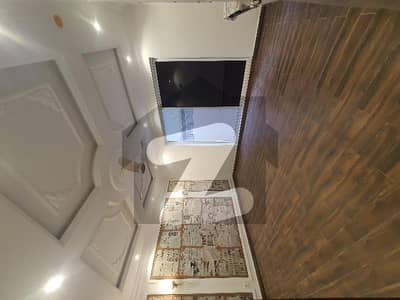 ORIGNAL PICTURES 7.5 MARLA IDEAL LOCATION