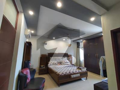 المرتضی کمرشل ایریا ڈی ایچ اے فیز 8,ڈی ایچ اے ڈیفینس,کراچی میں 4 کمروں کا 10 مرلہ فلیٹ 5.6 کروڑ میں برائے فروخت۔