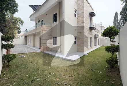 ایف ۔ 8 اسلام آباد میں 5 کمروں کا 1 کنال مکان 10.5 لاکھ میں کرایہ پر دستیاب ہے۔