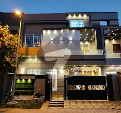 Nearby Park This 5 Marla 4 Bedroom House OPEN FOR RENT IN ETIHAD TOWN