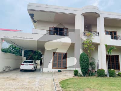 CHANCE DEAL 1000 YARD BUNGALOW IN PRIME LOCATION OF PH6 NEAR HAFIZ