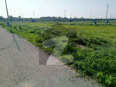 ڈی ایچ اے فیز 6 - سی سی 2 بلاک ڈی ایچ اے فیز 6,ڈیفنس (ڈی ایچ اے),لاہور میں 8 مرلہ کمرشل پلاٹ 7.75 کروڑ میں برائے فروخت۔