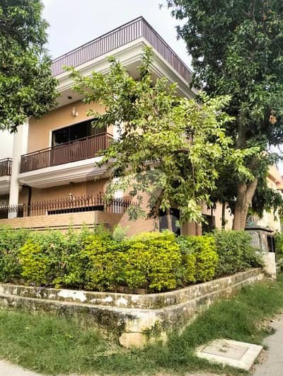 G-11/2 Street 38 Proper Corner Extra land Double Story house size 30x50 for sale