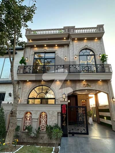 ڈی ایچ اے 9 ٹاؤن ڈیفنس (ڈی ایچ اے),لاہور میں 3 کمروں کا 5 مرلہ مکان 2.5 کروڑ میں برائے فروخت۔