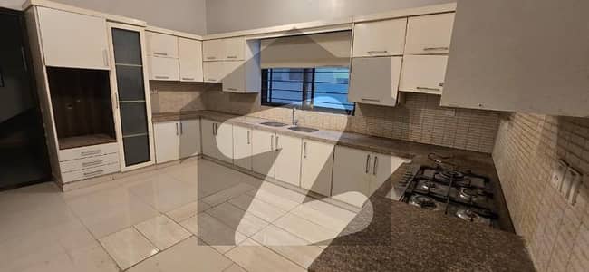 ڈی ایچ اے فیز 6 ڈی ایچ اے ڈیفینس,کراچی میں 5 کمروں کا 1 کنال مکان 6.25 لاکھ میں کرایہ پر دستیاب ہے۔