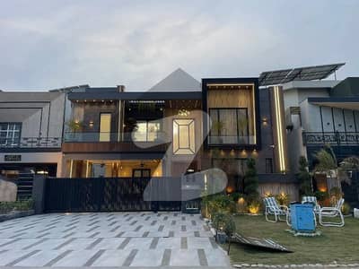 رائل آرچرڈ ملتان پبلک سکول روڈ,ملتان میں 5 کمروں کا 1 کنال مکان 8.5 کروڑ میں برائے فروخت۔