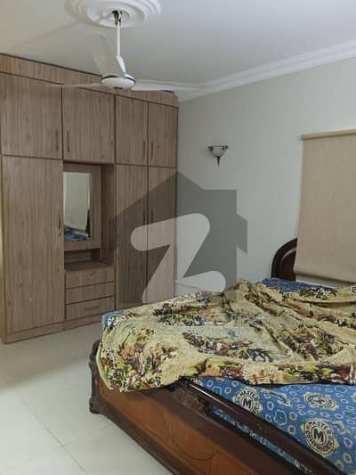 کلفٹن ۔ بلاک 2 کلفٹن,کراچی میں 3 کمروں کا 10 مرلہ فلیٹ 4.0 کروڑ میں برائے فروخت۔