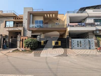 ایڈن گارڈن ایگزیکٹو - بلاک ای ایڈن ایگزیکیٹو,ایڈن گارڈنز,فیصل آباد میں 3 کمروں کا 5 مرلہ مکان 2.1 کروڑ میں برائے فروخت۔