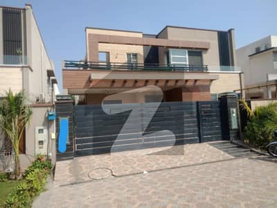 ڈی ایچ اے فیز 2 - بلاک کیو فیز 2,ڈیفنس (ڈی ایچ اے),لاہور میں 5 کمروں کا 1 کنال مکان 6.45 کروڑ میں برائے فروخت۔