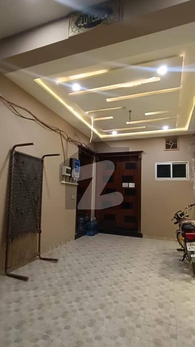 ملتان پبلک سکول روڈ ملتان میں 3 کمروں کا 5 مرلہ مکان 1.35 کروڑ میں برائے فروخت۔