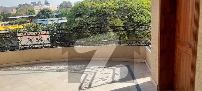 آئی ۔ 8/3 آئی ۔ 8,اسلام آباد میں 6 کمروں کا 14 مرلہ مکان 11.25 کروڑ میں برائے فروخت۔