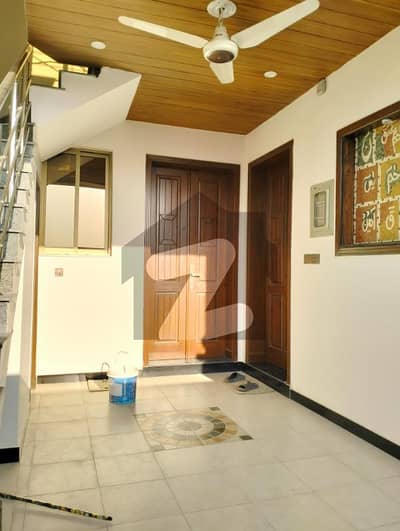 جی ۔ 15/3 جی ۔ 15,اسلام آباد میں 5 کمروں کا 5 مرلہ مکان 3.5 کروڑ میں برائے فروخت۔