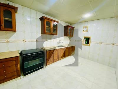 ایف ۔ 11 مرکز ایف ۔ 11,اسلام آباد میں 2 کمروں کا 8 مرلہ فلیٹ 1.15 لاکھ میں کرایہ پر دستیاب ہے۔