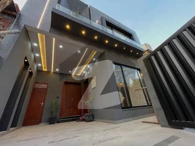 ڈی ایچ اے 9 ٹاؤن ڈیفنس (ڈی ایچ اے),لاہور میں 3 کمروں کا 5 مرلہ مکان 2.3 کروڑ میں برائے فروخت۔