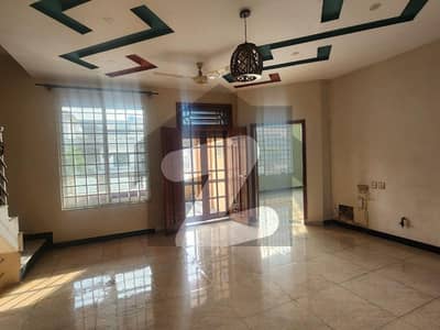 سوان گارڈن اسلام آباد میں 3 کمروں کا 10 مرلہ بالائی پورشن 55.0 ہزار میں کرایہ پر دستیاب ہے۔