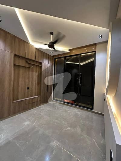 Modern Luxurious House For Sale 5 Marla