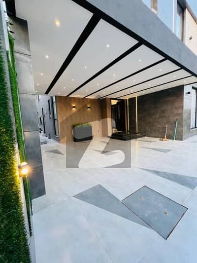 ڈی ایچ اے فیز 5 - بلاک کے فیز 5,ڈیفنس (ڈی ایچ اے),لاہور میں 6 کمروں کا 1 کنال مکان 2.8 لاکھ میں کرایہ پر دستیاب ہے۔